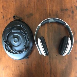 Beats by Dre wired noise cancelling headphones